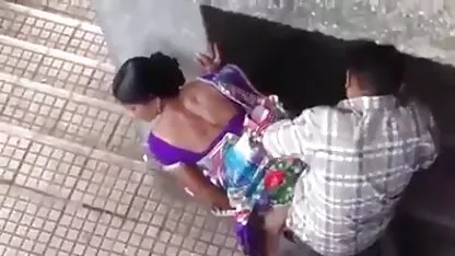 ورزشکار بیرحمانه بر روی شکم یک زن بالغ سینه می زند کانال روبیکا سکسی