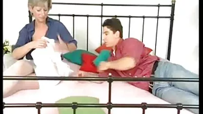 دو کلبه در حال فیلم سکسی در کانال لیسیدن مقعد مرد سیاه پوست است