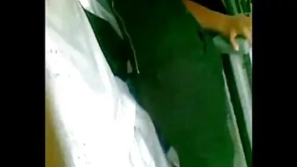 زیبایی Busty تسلیم فیلمهای سکسی کانال تلگرام باغبان شد