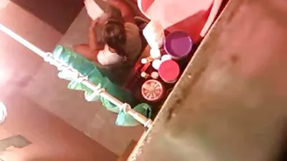 مرد برنزه دانش آموزان را در کانال تلگرام فول سکسی رختخواب به دوربین می کشد
